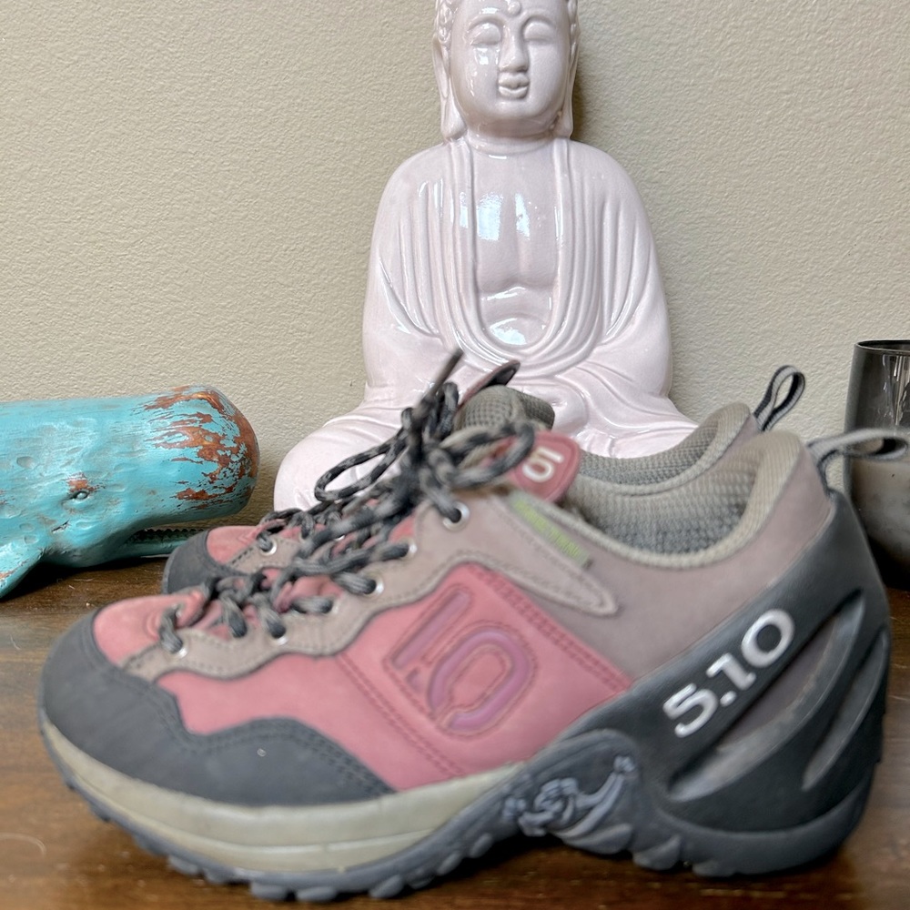5.10 by adidas hiking shoes size 6.5. Great condition